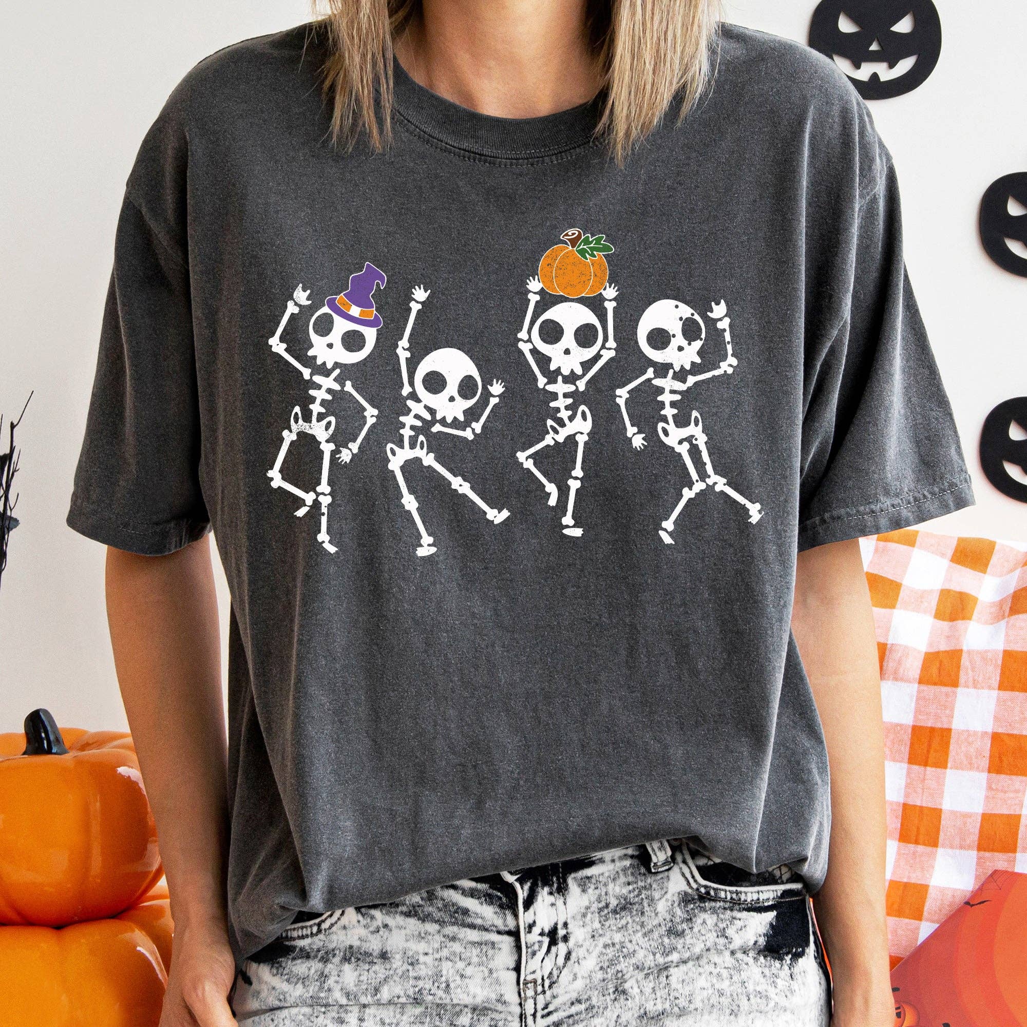 Pumpkin Dancing Skeletons Retro Halloween T-Shirt