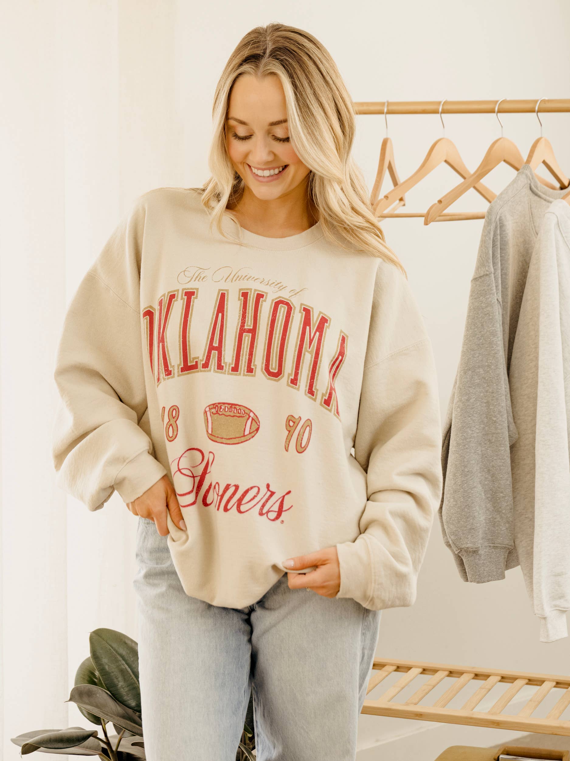 Ou Oklahoma Sooners Wave Arch Sand Thrifted Sweatshirt