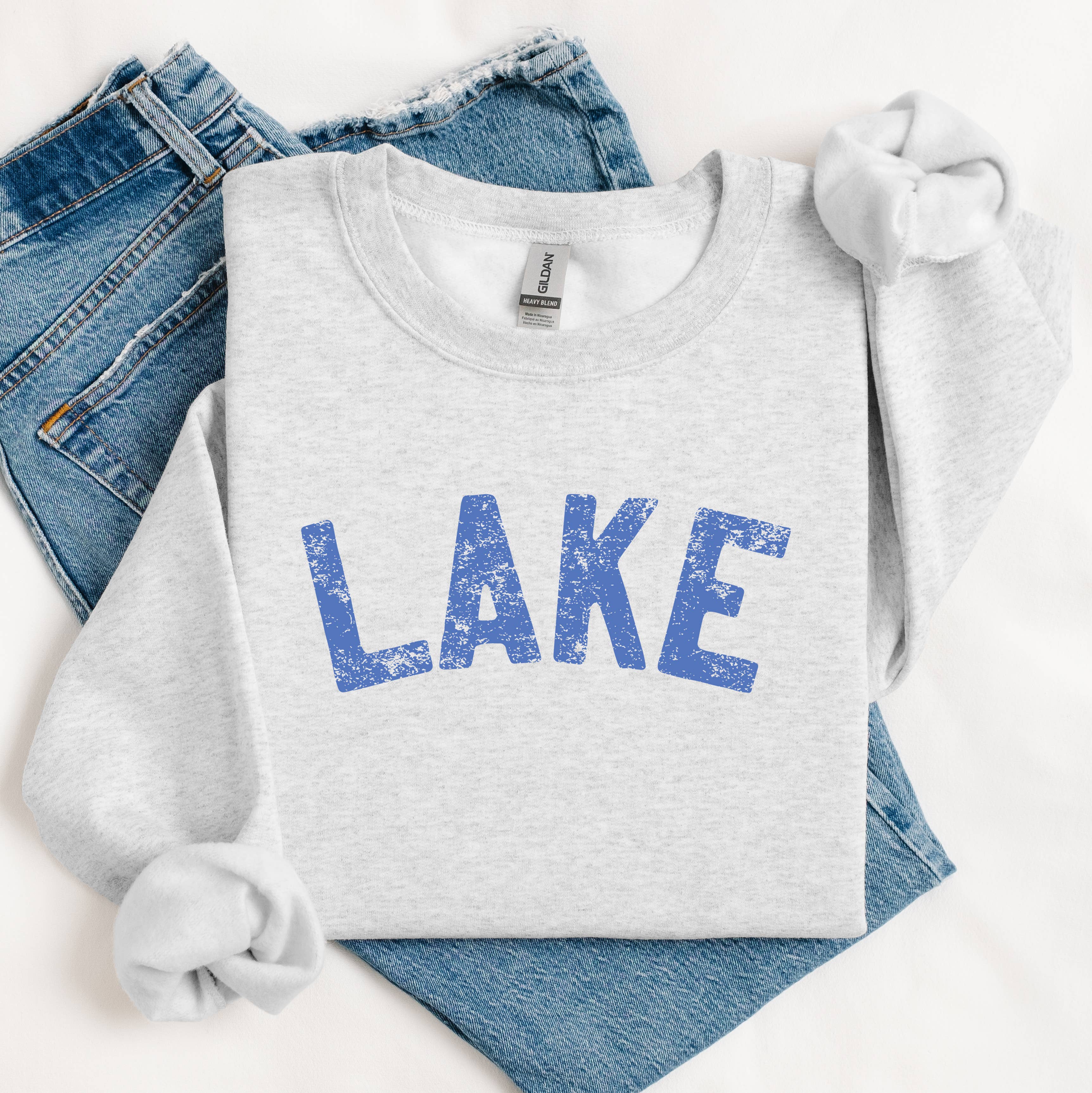 Lake Graphic Sweatshirt | Vintage Blue Lake Crewneck | Unise