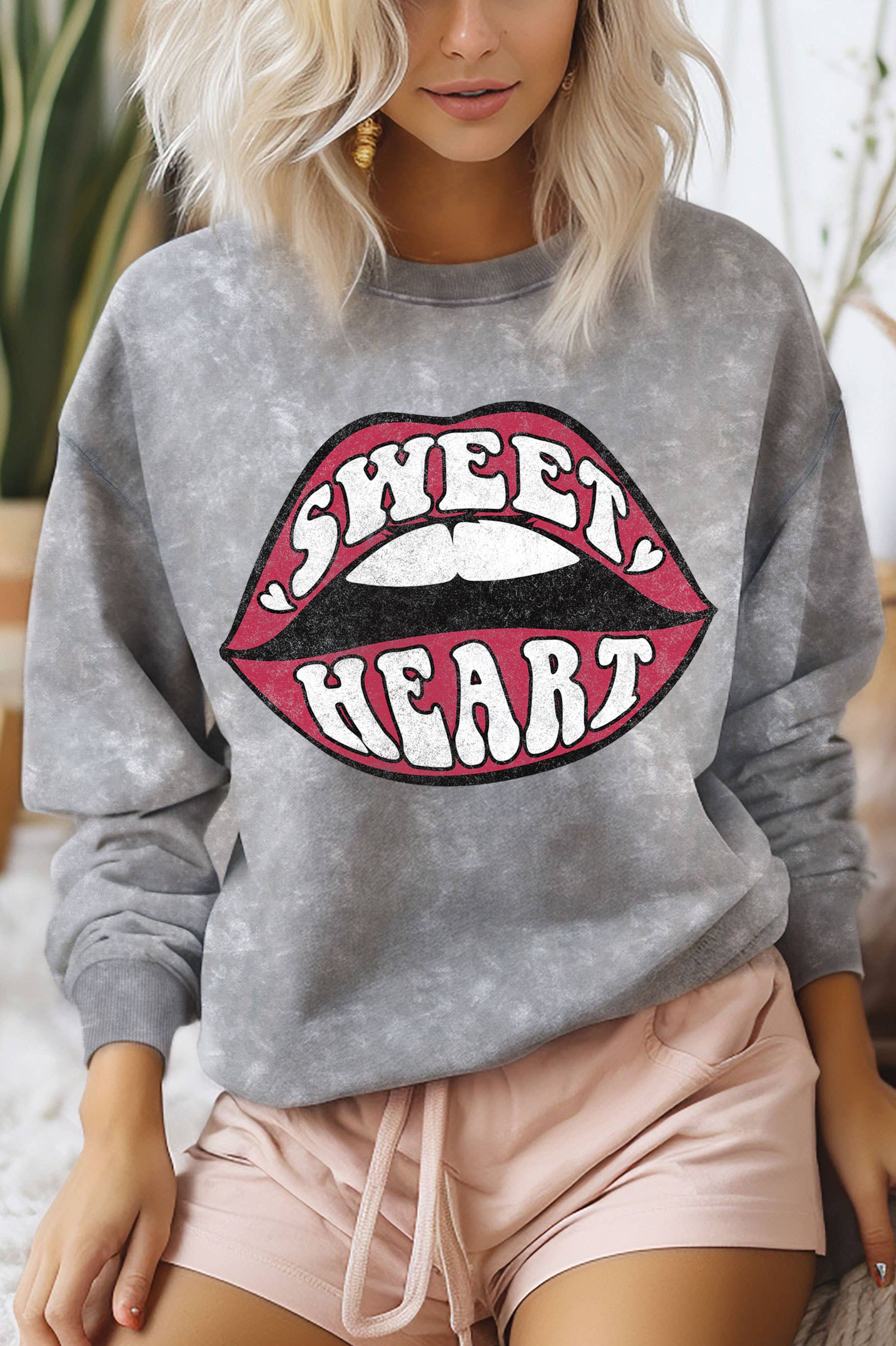 Sweet Heart Mineral Graphic Brushed Sweatshirts