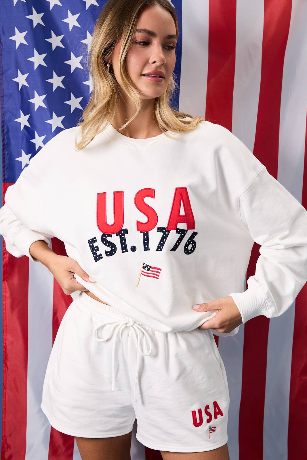 Round Neck USA Graphic Embo Sweatshirt