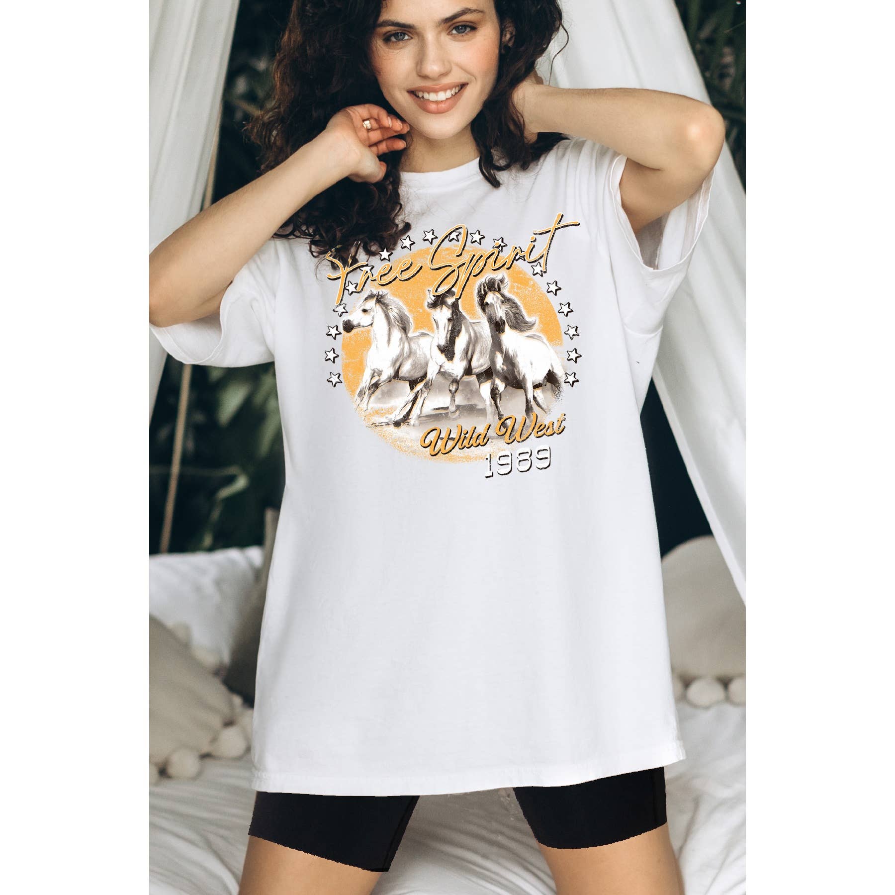 Free Spirit Wild West 1989 - Boots Oversized Unisex Tee
