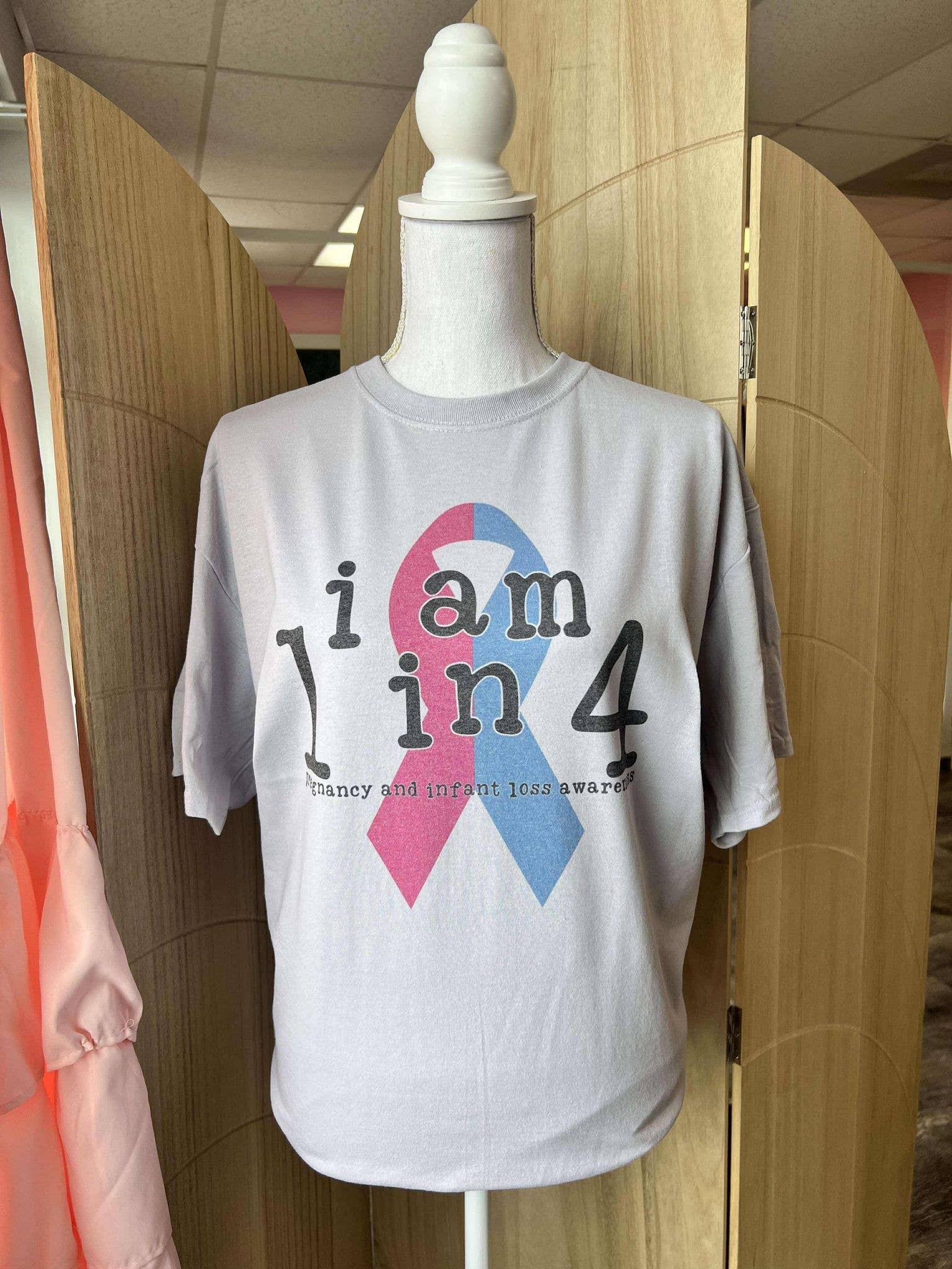 I Am 1 in 4 Pregnancy and Infant Loss with Bow On Silver Tee