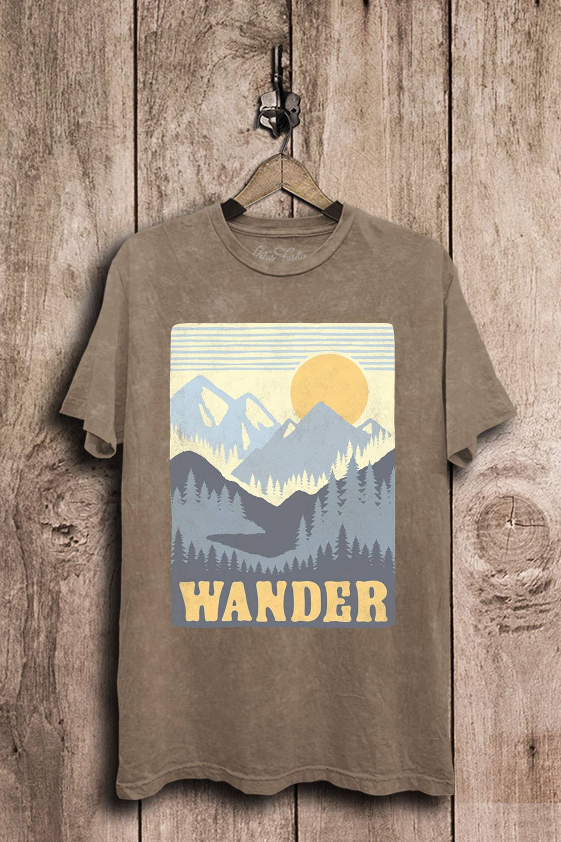 Wander Graphic Top