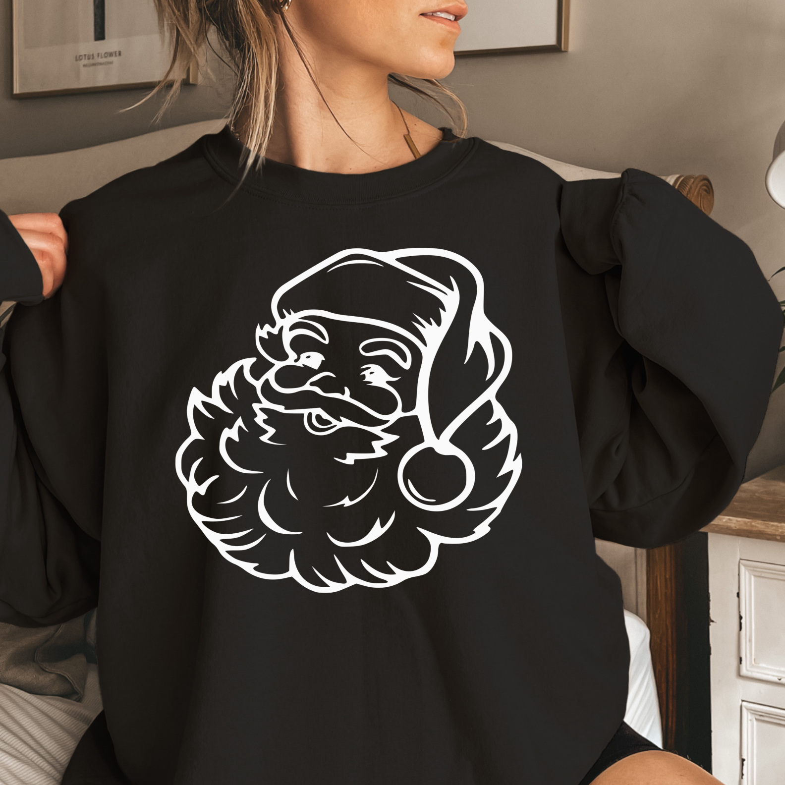 Vintage Santa Christmas 2025 Graphic Sweatshirt Women’S