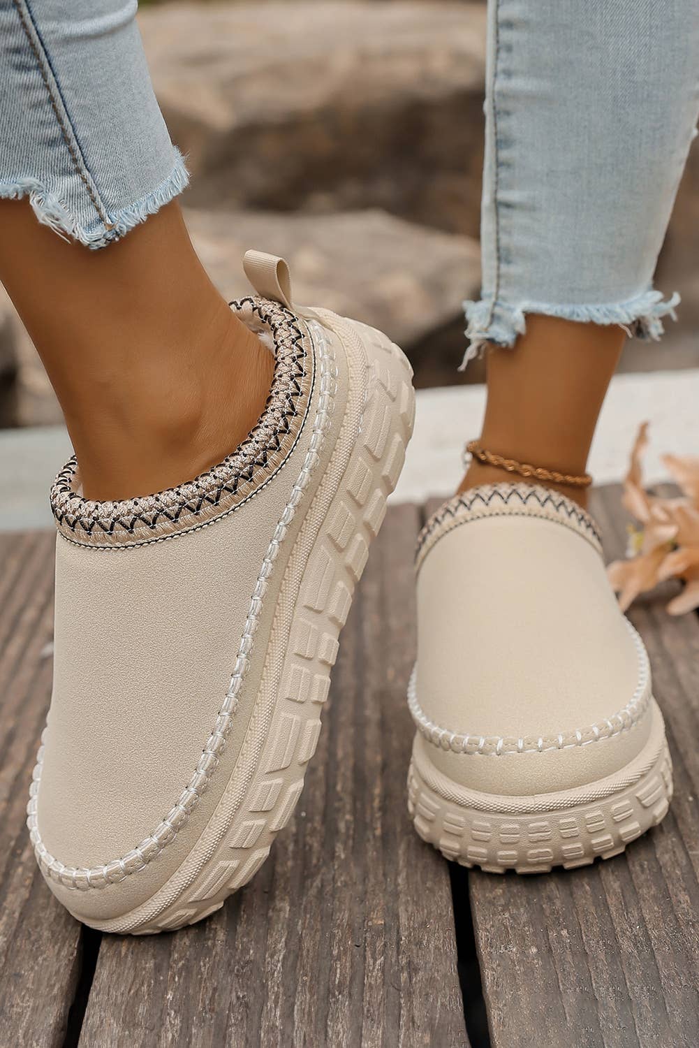 Faux Suede Pu Patchwork Plush Winter Clog Slippers