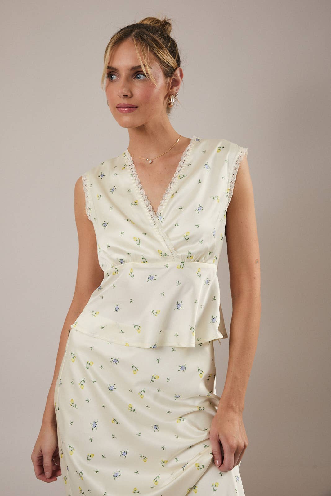 Surplice Sleeveless Lace Trim Detail Ditsy Print Top