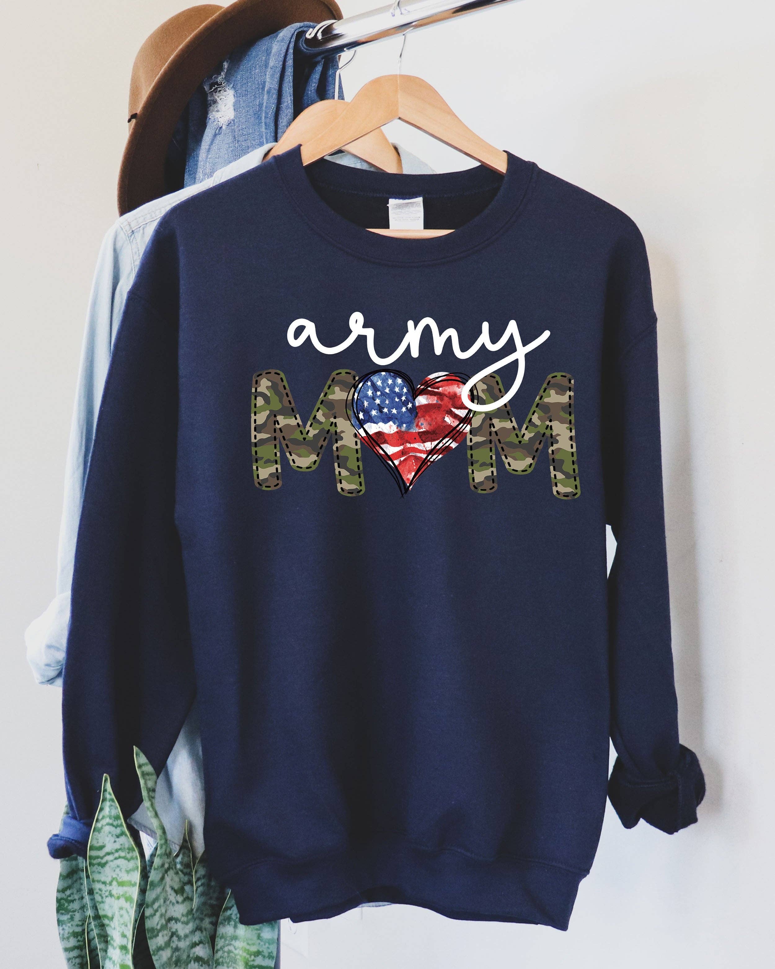 Army Mom Wh Sweatshirt