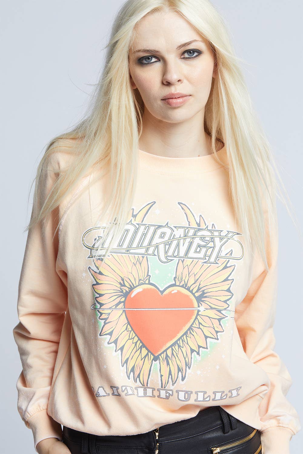 303112 - Journey Faithfully Oversized Graphic Sweatshirt