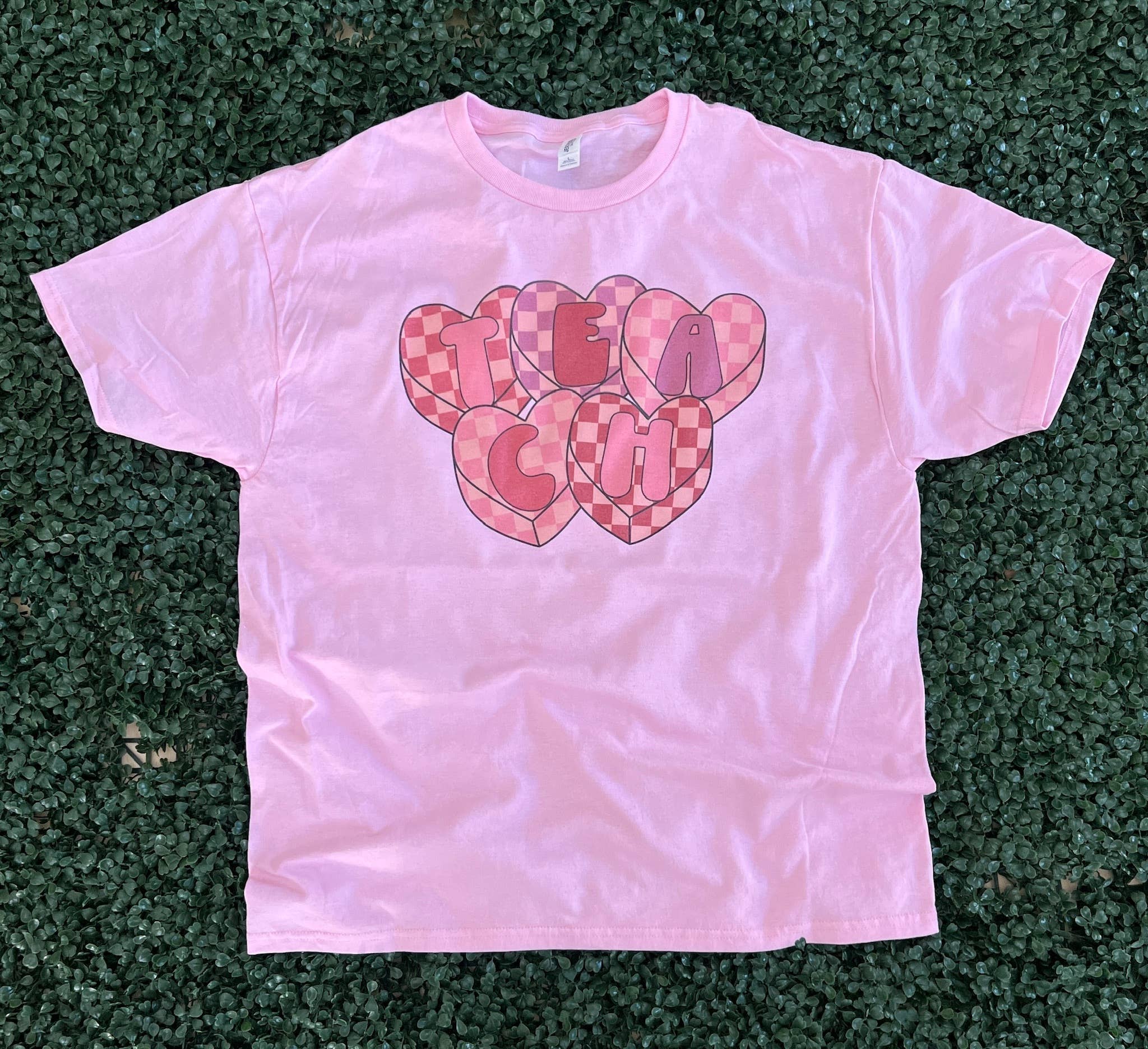 Checkered Hearts T E A C H T-Shirt On Jerzees Pink