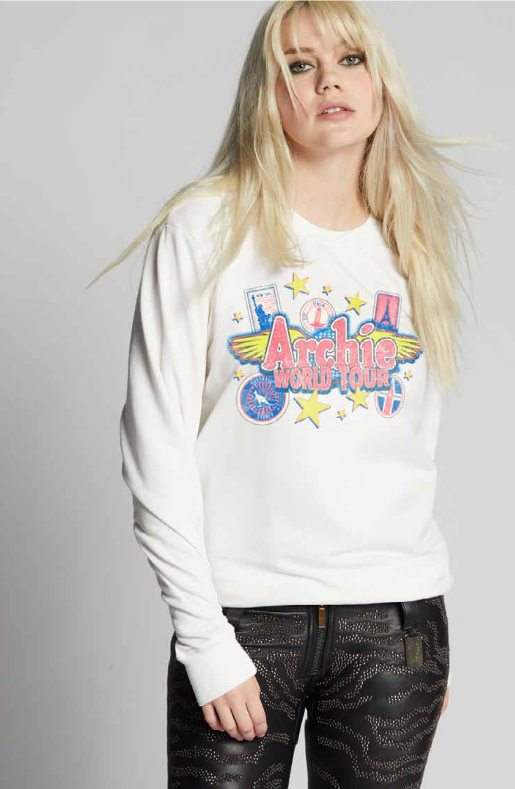 303600 - 430 Archie World Tour Graphic Sweatshirt