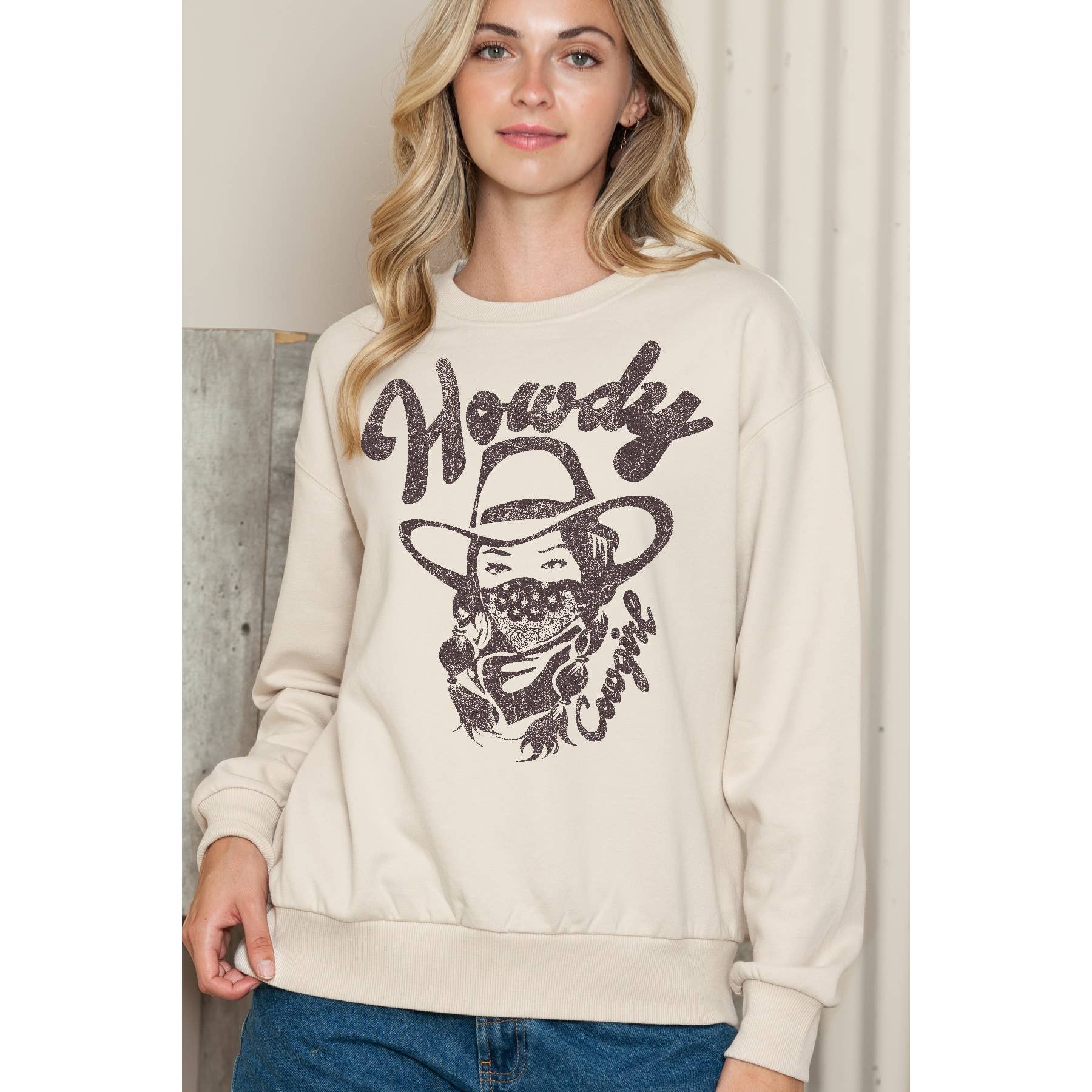 Howdy Cowgirl - Crewneck Sweatshirt