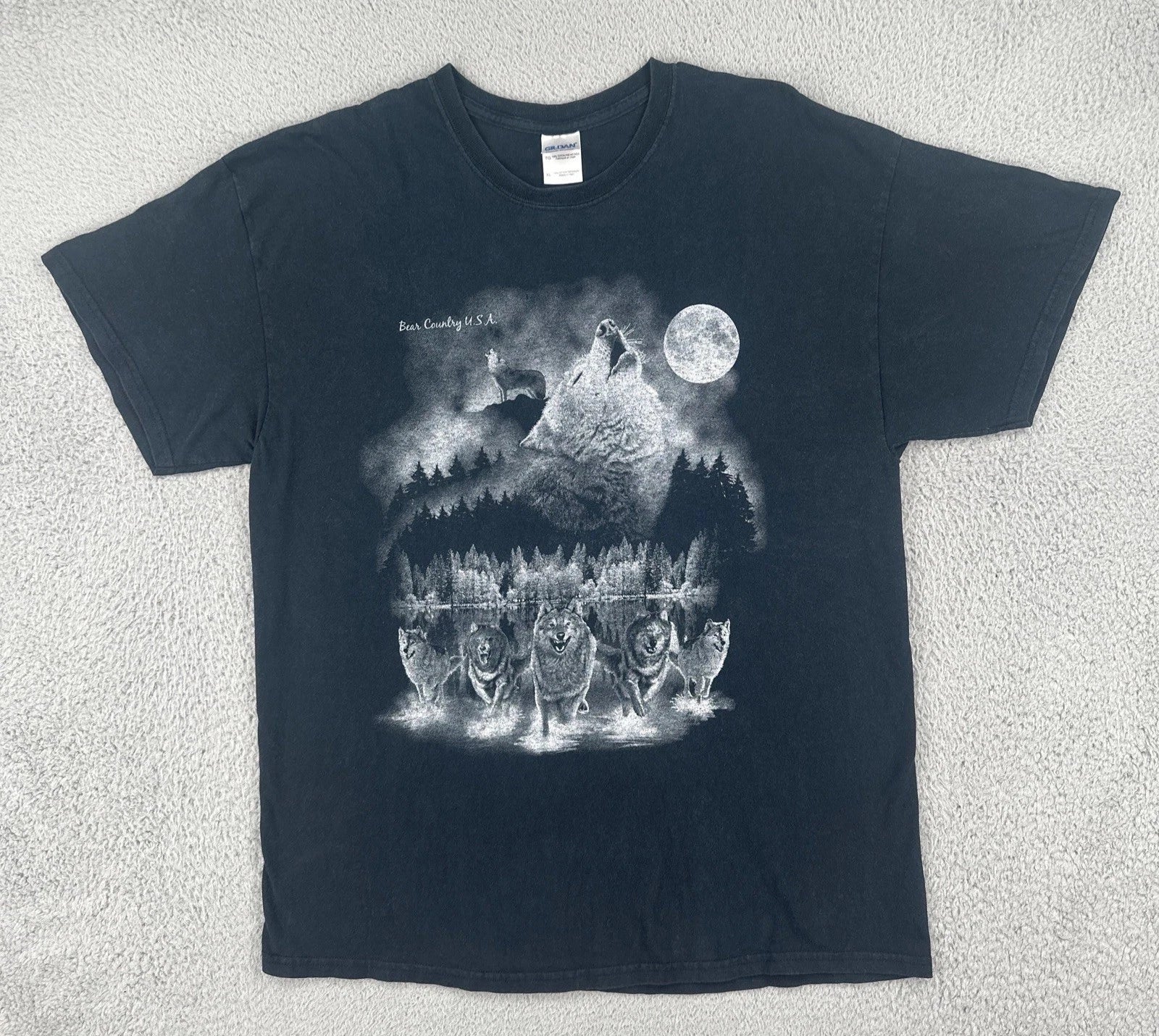 Vintage GILDAN Y2K Adult XL Black Short Sleeve T Shirt Wolf Nature Graphic Print