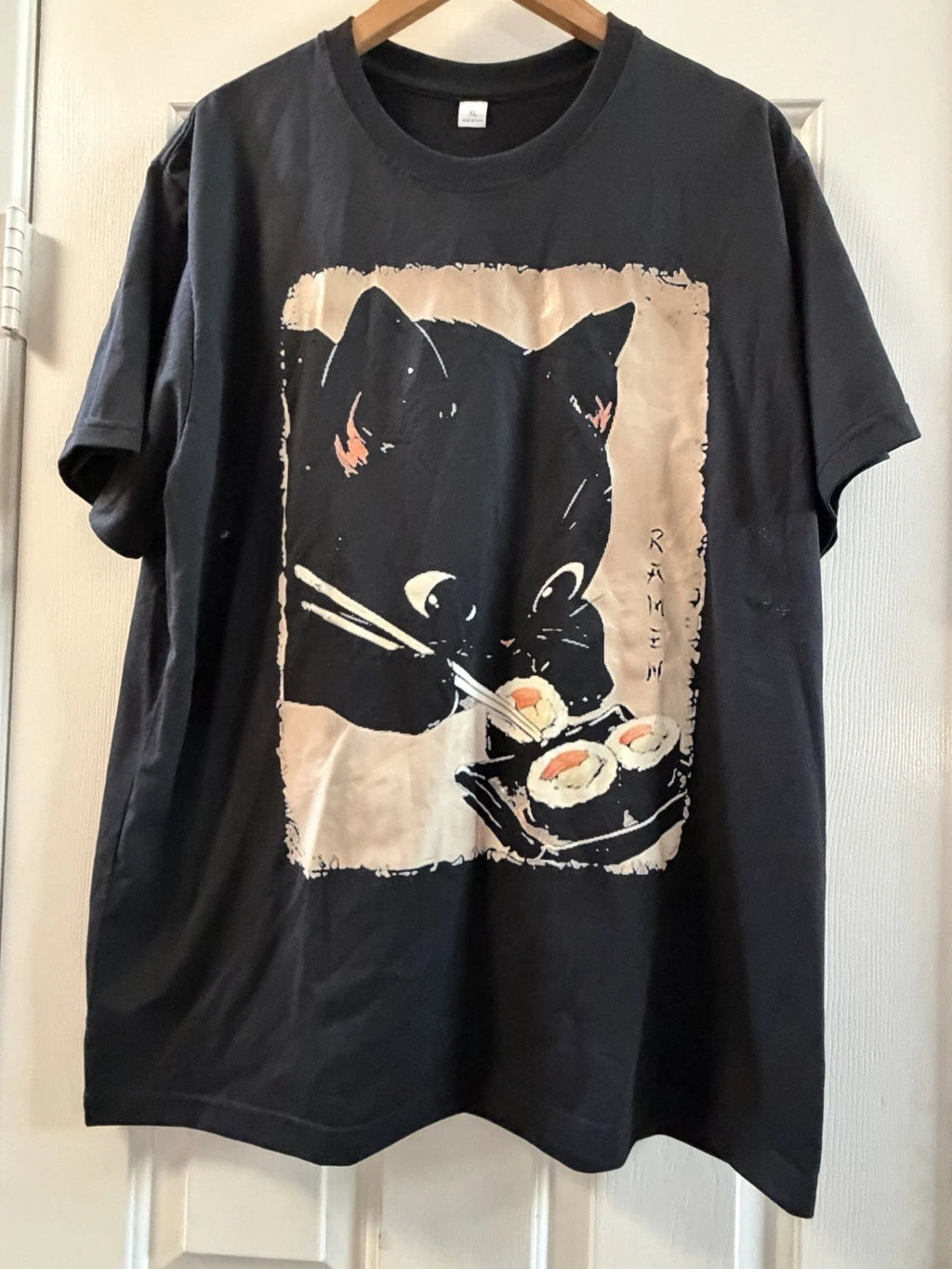 Kawaii Cat Eating Sushi Funny Japanese Anime Cute Cat Girls T-Shirt S-3XL