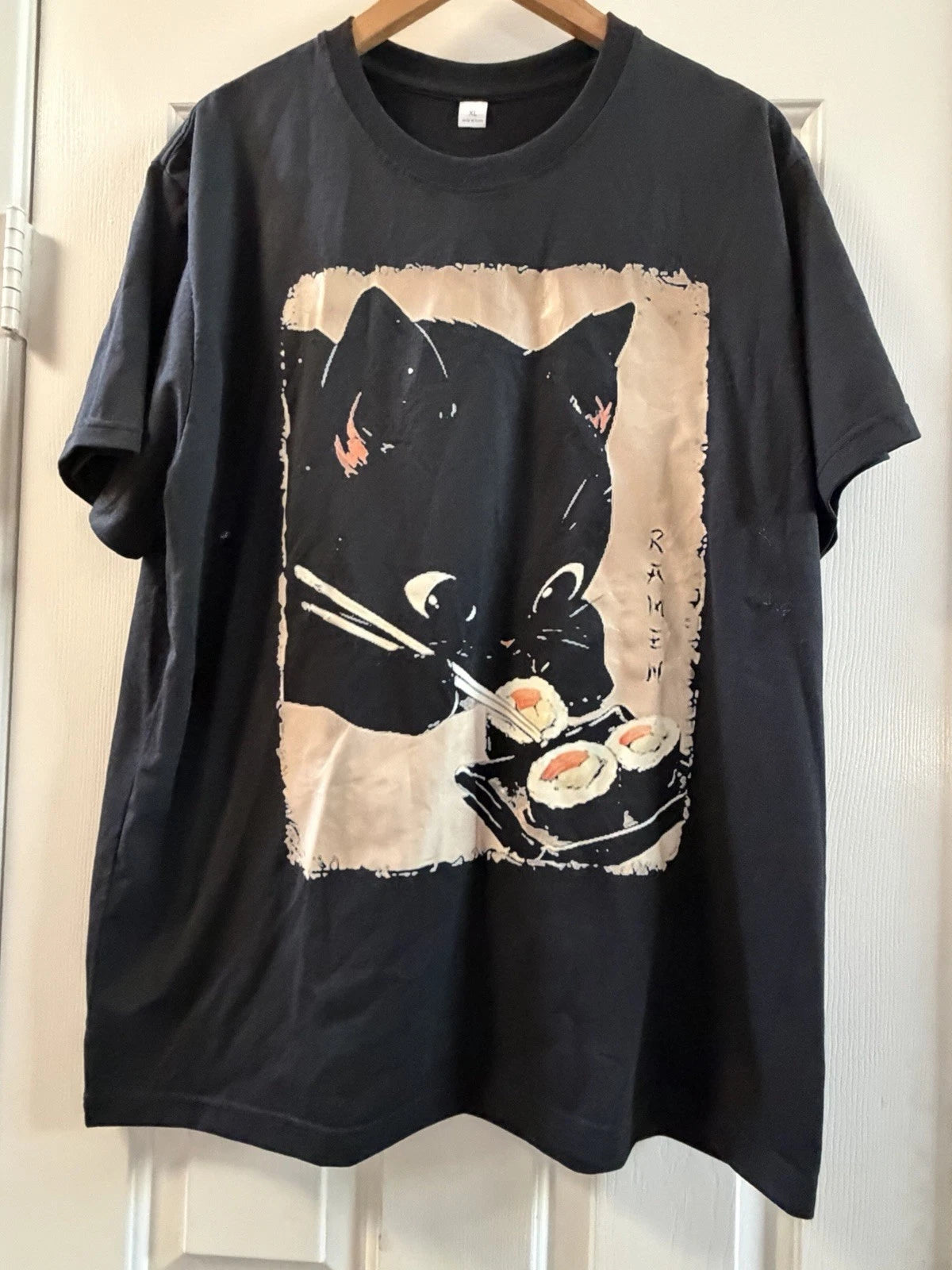 Kawaii Cat Eating Sushi Funny Japanese Anime Cute Cat Girls T-Shirt S-3XL