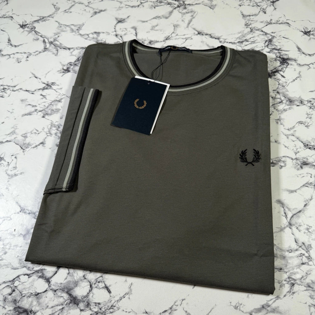 FRED PERRY Mens Field Green Twin Tipped T Shirt SIZE LARGE M1588V 04B BNWT