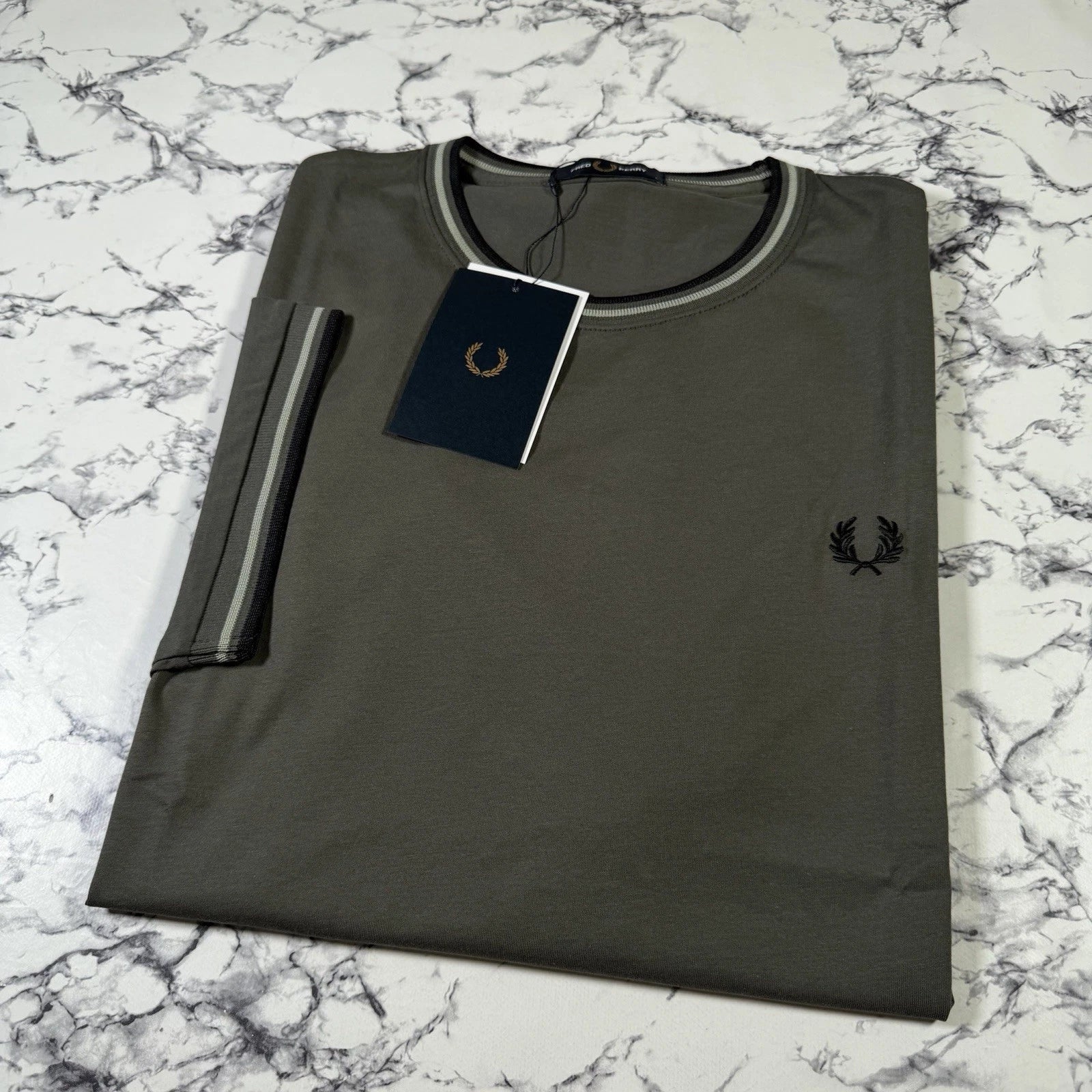 FRED PERRY Mens Field Green Twin Tipped T Shirt SIZE LARGE M1588V 04B BNWT
