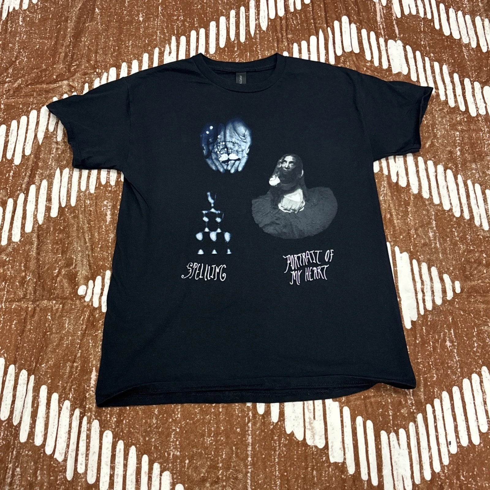 Spelling Portrait of My Heart Art Pop Music Shirt Size Medium