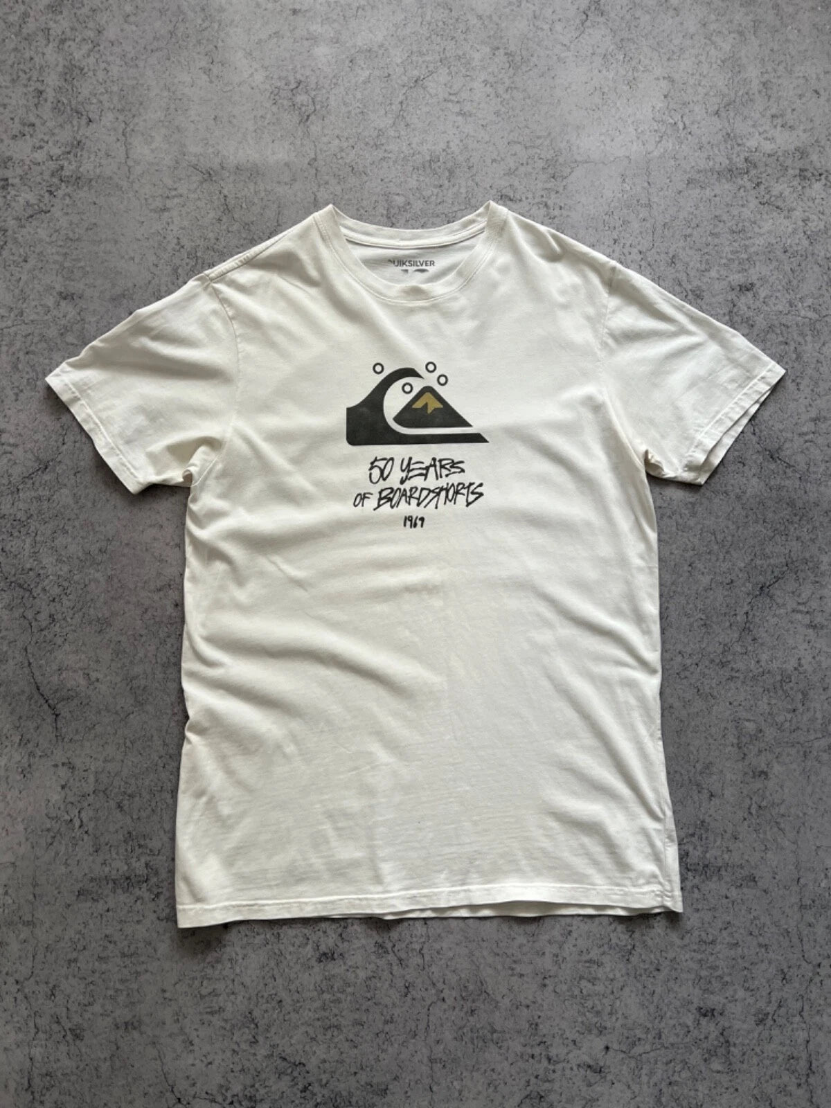 Quiksilver T-shirt Men’s size Large White Tee Center Logo Graphic Print Y2K